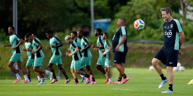 Thomas Christiansen dirigiendo el entrenamiento de la selección de Panamá previo al Mundial 2026