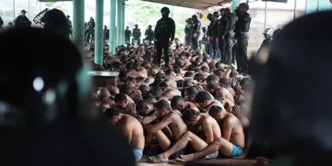Operativo de traslado de reos de alta peligrosidad por el Ministerio de Seguridad de Panamá hacia la Isla Coiba.