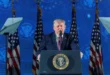 Donald Trump habla frente al monumento del Monte Rushmore durante el aniversario de la Independencia