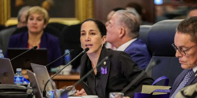 Reunión del Consejo de Gabinete de Panamá debatiendo el presupuesto del Estado para descentralización y cultura.