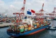 Buque portacontenedores con bandera de Panamá ingresando a terminal portuaria de carga en China