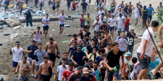 Crisis migratoria y choques violentos en la frontera de Ceuta