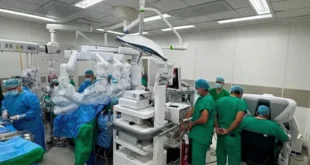 Equipo de cirujanos de la CSS operando con tecnología robótica de vanguardia en Chiriquí
