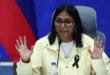Delcy Rodríguez en rueda de prensa anunciando las medidas de reconstrucción post-terremoto en Venezuela