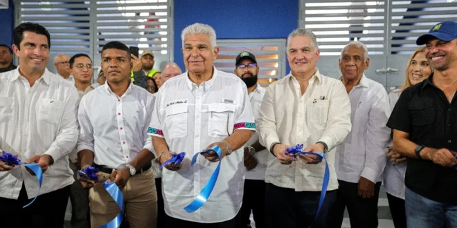Renovación y entrega del Estadio Armando Dely Valdés en Colón