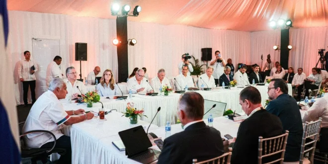Reunión del Gabinete Logístico de Panamá liderada por el presidente José Raúl Mulino en el puerto de Cristóbal, Colón