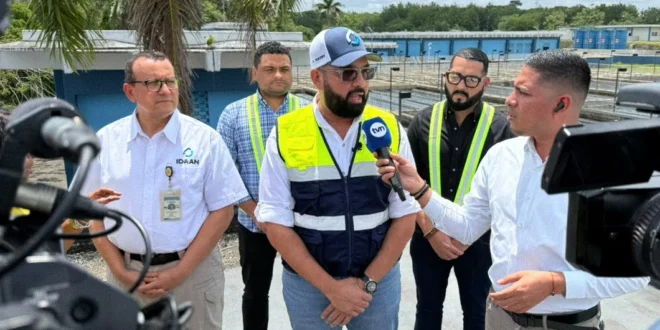 Directivos del IDAAN inspeccionando las instalaciones de la planta potabilizadora Federico Guardia Conte en Chilibre.