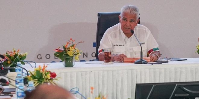 El presidente José Raúl Mulino durante su gira de trabajo en la provincia de Colón inaugurando instalaciones deportivas.