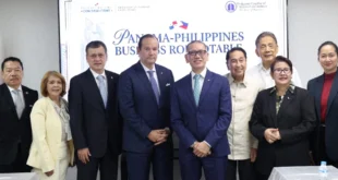 Reunión bilateral entre diplomáticos de Panamá y Filipinas enfocada en el desarrollo del comercio transpacífico.