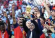 Selección española levantando el trofeo del Mundial 2026 tras ganar la final