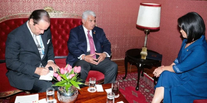 El presidente Mulino durante su encuentro diplomático con Keiko Fujimori