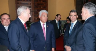 El Presidente Mulino durante una reunión diplomática en Perú
