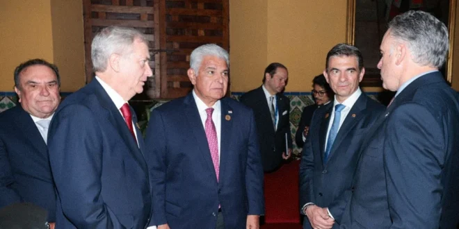 El Presidente Mulino durante una reunión diplomática en Perú