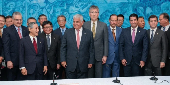 El Presidente Mulino en reunión oficial con delegados de la Federación Empresarial de Japón en el Palacio de las Garzas