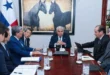 El Presidente Mulino en reunión con la delegación de navieros japoneses en el Palacio de las Garzas.