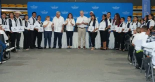 Presidente Mulino durante la entrega de fertilizantes a productores agropecuarios en Bocas del Toro