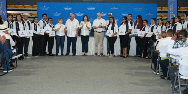 Presidente Mulino durante la entrega de fertilizantes a productores agropecuarios en Bocas del Toro