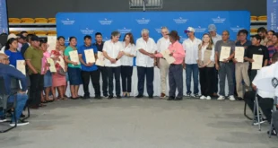 Presidente José Raúl Mulino entregando llaves de viviendas en Changuinola