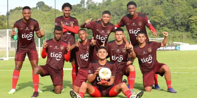 Entrenamiento de la selección de fútbol Sub-20 de Panamá en el CAR de Arraiján