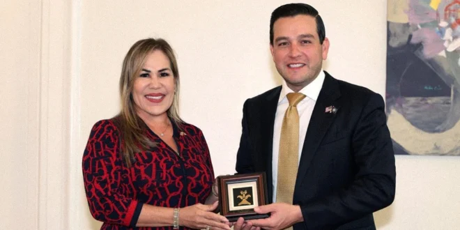 La presidenta de la Asamblea Nacional Shirley Castañedas junto al embajador de Estados Unidos en una reunión bilateral de alto nivel.