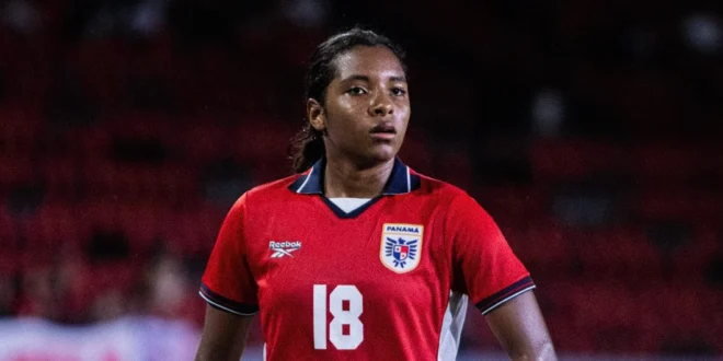 Analía Arosemena, futbolista panameña