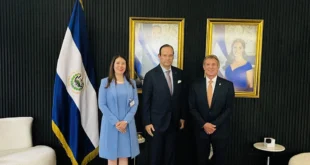 Canciller Martínez-Acha Vásquez en su llegada oficial a El Salvador para reunirse con autoridades del SICA y la cancillería salvadoreña