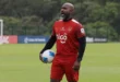 El DT Felipe Baloy dirigiendo el entrenamiento de la Selección Sub-17 de Panamá en el CAR de Burunga