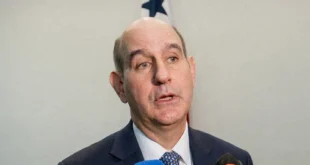 Ministro Felipe Chapman explicando la suspensión temporal del impuesto ITBMS a servicios digitales en Panamá.