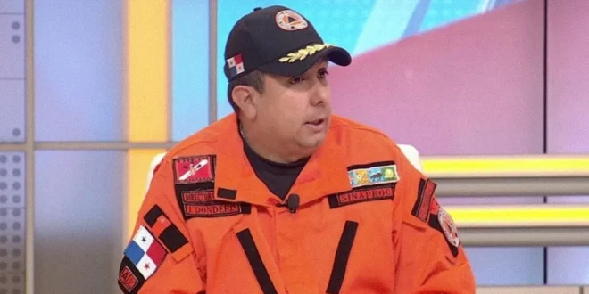 José Agustín Donderis, exdirector del Sistema Nacional de Protección Civil de Panamá, en uniforme operativo.