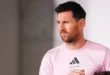 Lionel Messi con gesto pensativo