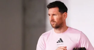 Lionel Messi con gesto pensativo
