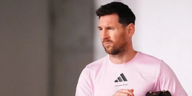 Lionel Messi con gesto pensativo