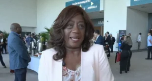 Lucy Molinar, ministra de Educación de Panamá, anunciando la modificación del calendario escolar 2027.