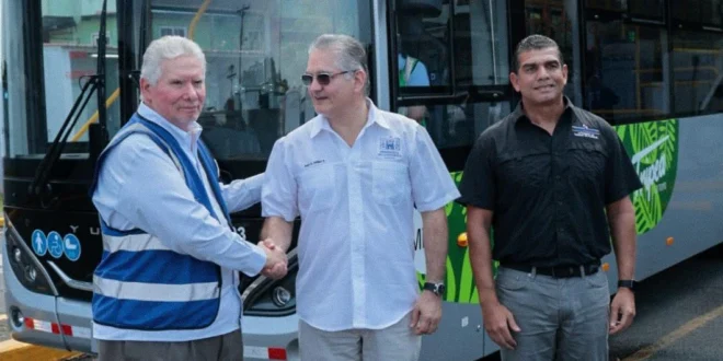 Ministro Orillac impulsa la movilidad eléctrica en el Casco Antiguo