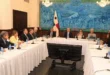 Ministro Orillac presidiendo la reunión de reformas energéticas con diputados de la Asamblea Nacional en el Palacio de Las Garzas