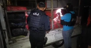 Unidades de la Policía Nacional durante operativo de incautación de drogas