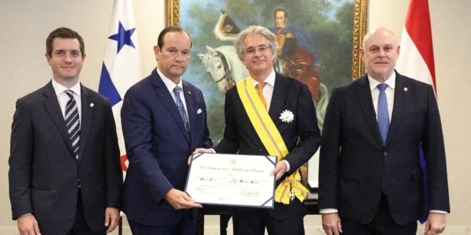 Condecoración del embajador de los Países Bajos con la Orden Manuel Amador Guerrero