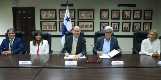 Firma de acuerdo entre representantes de Panamá y el Banco Mundial para la modernización de tierras