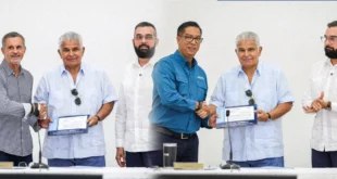 El Presidente Mulino en la entrega de órdenes de proceder para la rehabilitación de plantas potabilizadoras