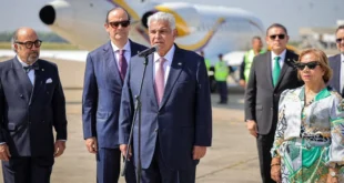 El Presidente Mulino de Panamá llega al aeropuerto de Cali para reunirse con el mandatario colombiano