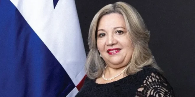Renuncia de Agnes De León de Cotes en el Meduca