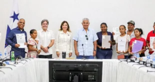 Entrega de títulos de propiedad por ANATI en Panamá Este