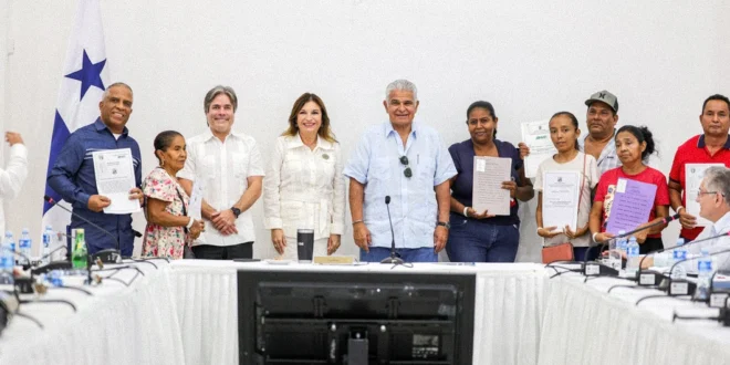 Entrega de títulos de propiedad por ANATI en Panamá Este