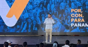 Juan Diego Vásquez durante la asamblea nacional de la Coalición Vamos en Panamá