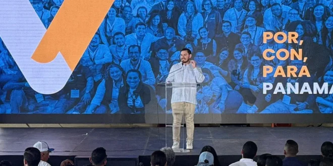 Juan Diego Vásquez durante la asamblea nacional de la Coalición Vamos en Panamá