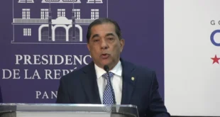 Ventura Vega Osorio, ministro de Educación de Panamá, durante su primera rueda de prensa oficial