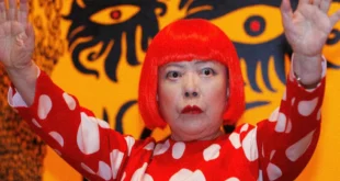 Retrato de Yayoi Kusama