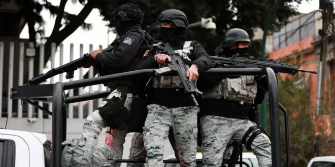 Fuerzas de seguridad mexicanas patrullando en Michoacán, México