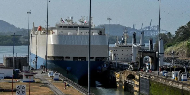 Restricciones de tránsito y reducción de calado en el Canal de Panamá debido a la sequía provocada por El Niño.