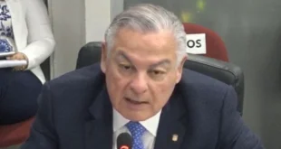 El contralor de la República de Panamá durante su comparecencia en la Asamblea Nacional explicando la suspensión de compra de autos.